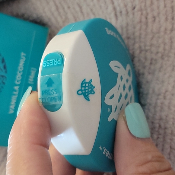 Tropic Sport Replenish Facial Moisturizer - Picture 3 of 9